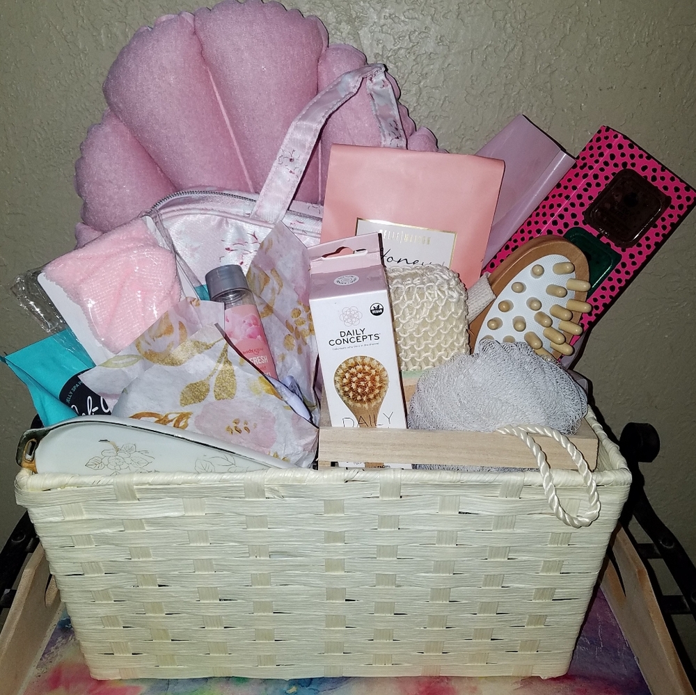 Fabfitfun Beauty Bath Basket Bundle